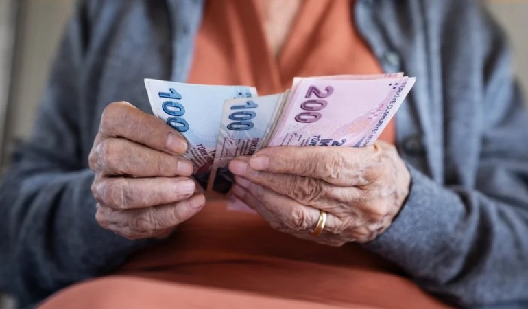 En düşük emekli maaşı için 5 ayrı senaryo: Ocak zammı ne kadar olacak?