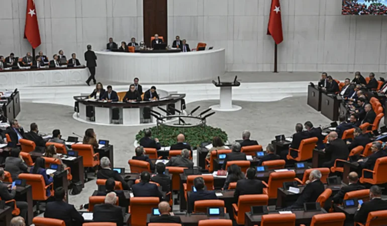 Fon teklifinde AK Parti'nin önergesi kabul edildi: Bloke işlemler de tasfiye kapsamına alındı