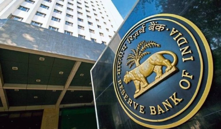Hindistan Merkez Bankası yaklaşık dört yıl sonra faiz artırdı