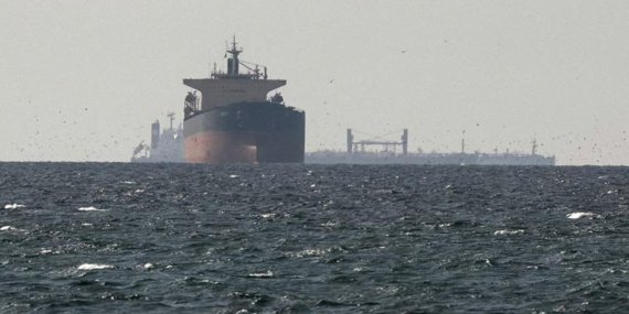 Hurmuz-Bogazi039nda-bir-tanker-kaynagi-bilinmeyen-muhimmatla-vuruldu-featured
