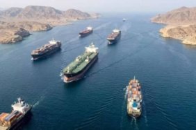 Hurmuz-Bogazi039nda-gerilim-tirmaniyor-Bir-tanker-muhimmatla-vuruldu-featured