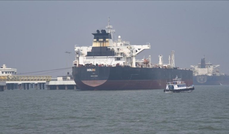 Hürmüz Boğazı’nda gerilim tırmanıyor: İki günde üçüncü süper tanker vuruldu