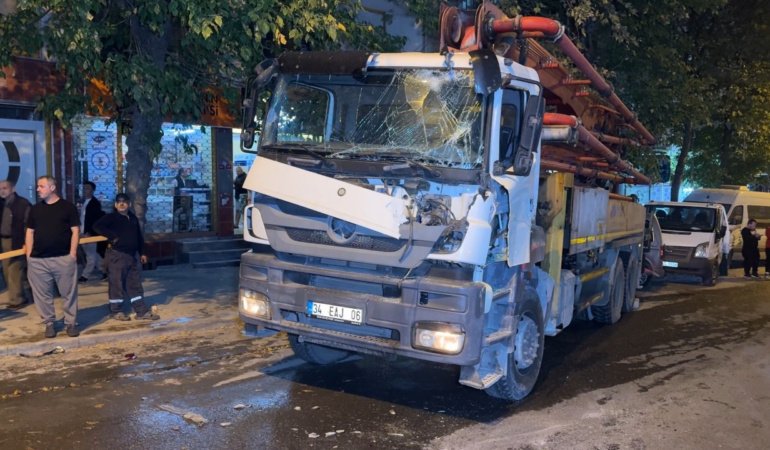 İstanbul'da beton pompası dehşeti: Yokuş aşağı kaydı, 7 araca çarptı