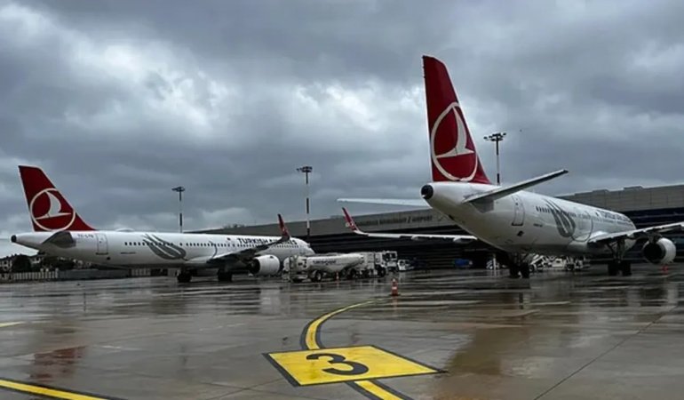 İstanbul'da hava ulaşımı aksadı: 46 uçak rotasını değiştirdi