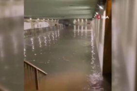 Istanbul039da-saganak-yagis-sonrasi-yollar-gole-dondu-araclar-mahsur-kaldi-Video-featured
