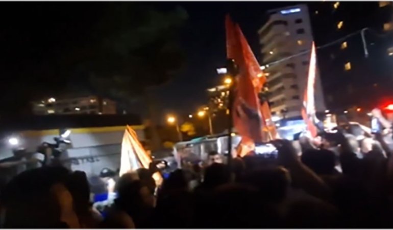 İzmir'de YENİ Parti'nin düzenlediği Cemil Tugay eylemi başladı