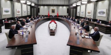 Kabine-yarin-toplaniyor-Gozler-iki-kritik-baslikta-featured