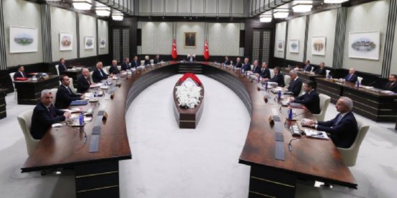 Kabine-yarin-toplaniyor-Gozler-iki-kritik-baslikta-featured