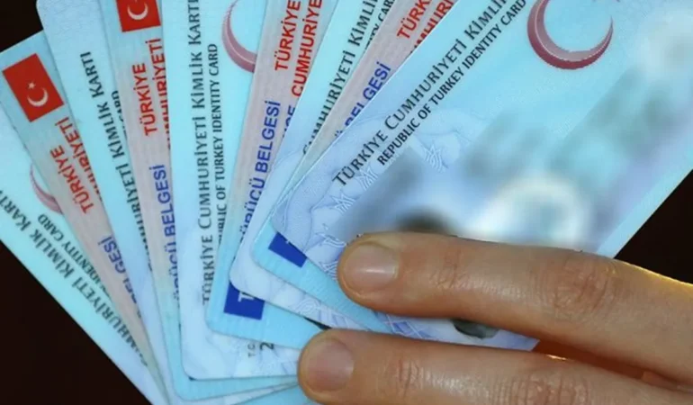 Kimliklerde yeni dönem hazırlığı! Tarih belli oldu: Öncelik kamu çalışanlarında