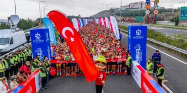 Kocaeli-Buyuksehir-Belediyesi-Cumhuriyet-kosusunu-ilk-kez-koprude-duzenledi-featured