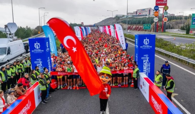 Kocaeli Büyükşehir Belediyesi, Cumhuriyet koşusunu ilk kez köprüde düzenledi