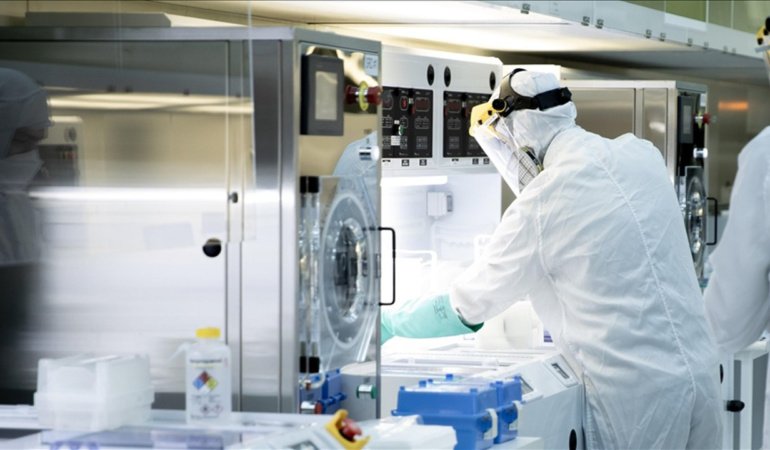 Laboratuvarda şüpheli ölüm! 200 kişi gözlem altına alındı