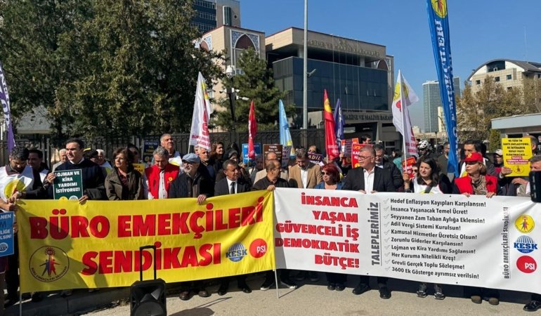 Memurlar bütçeyi protesto etti