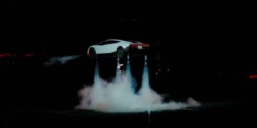 Ne-ucak-ne-helikopter-Elon-Muskin-yeni-Teslasi-havalandi-Video-featured