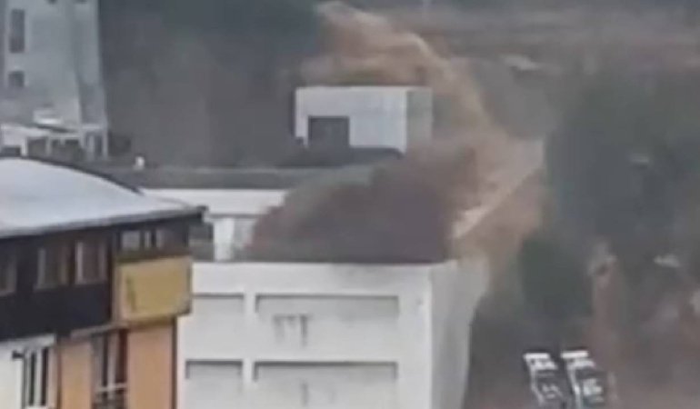 Sarıyer'de sel böyle geldi (Video)