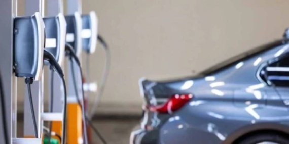 Sarj-suresi-4-dakikaya-kadar-indi-En-hizli-sarj-olan-elektrikli-otomobiller-aciklandi-featured