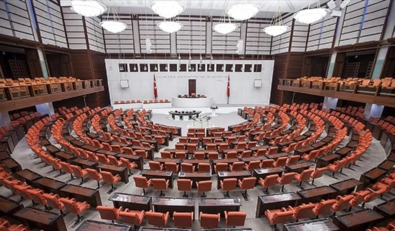 TBMM'de gündem yoğun: Kızılay’ın yetkileri düzenlenecek, konaklama platformlarına izin şartı görüşülecek