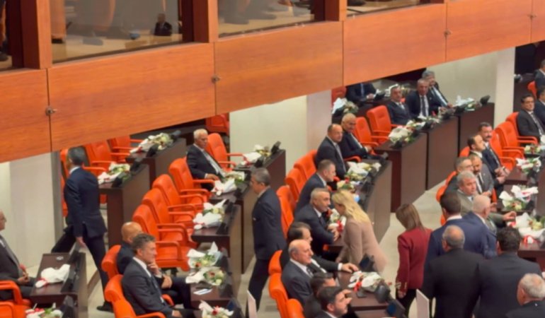 TBMM'de yeni yasama yılı: Erdoğan kürsüye geldi, YENİ Parti Genel Kurulu terk etti