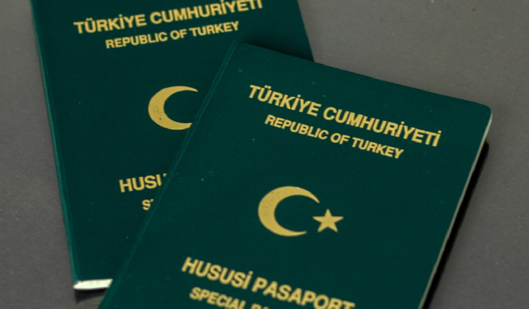 Üç meslek grubuna daha yeşil pasaport yolda