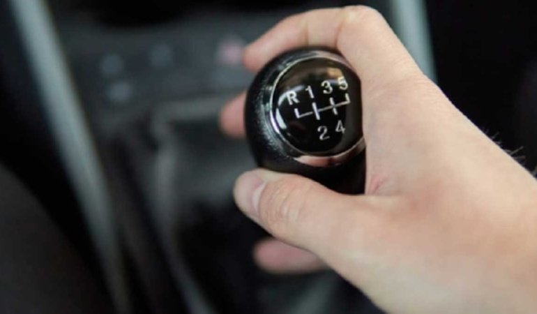 Yeni icat, otomatik vitesi manuele çeviriyor: Debriyaj pedalına bile gerek yok