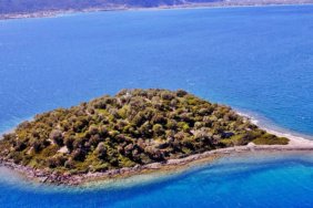Yunanistan039da-3-plajli-ada-satisa-cikarildi-Iste-istenen-fiyat-featured